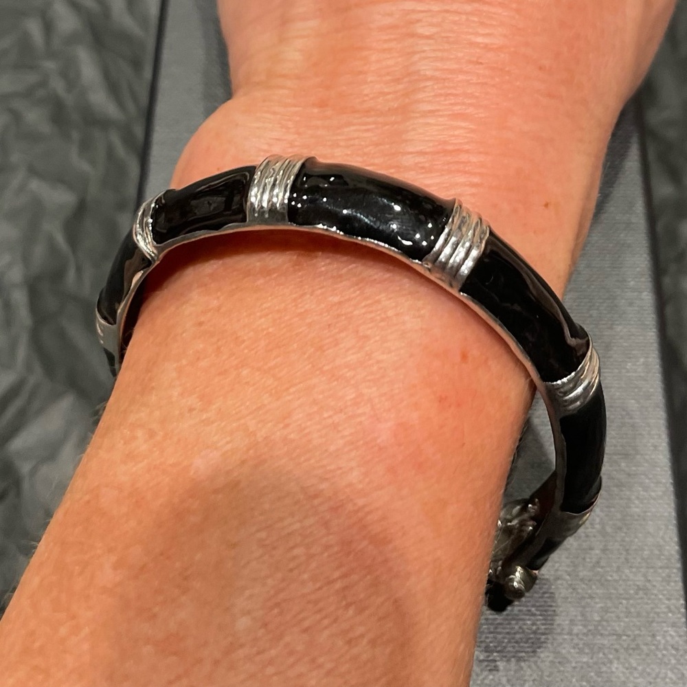 Black island style bracelet